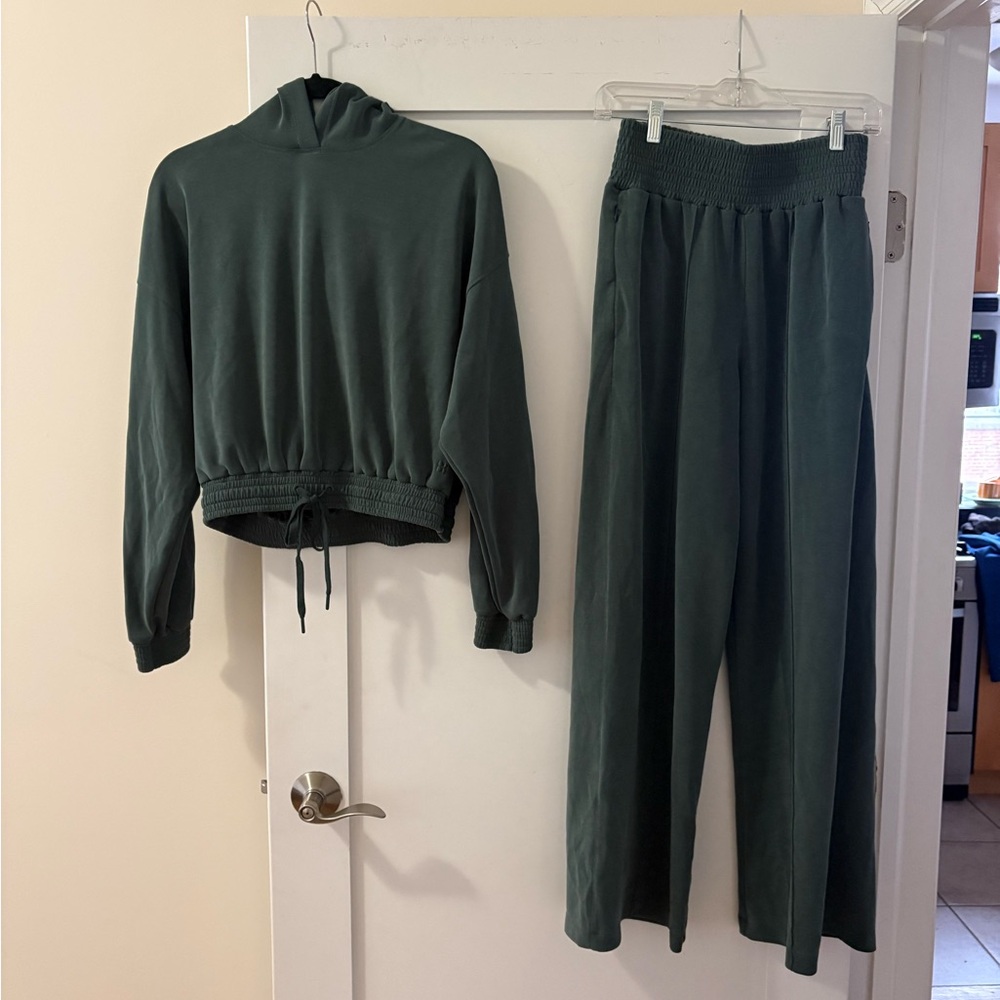 Womens Set! Sand Wash Cloud Weight Crop Hoodie and Track Pant - Picture 2 of 2